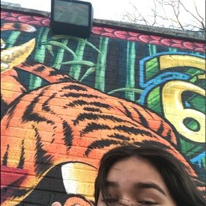 Meet your Posher, Daniela